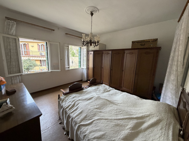 Nel cuore dei suggestivi Colli Euganei, proponiamo in vendita una spaziosa abitazione singola che...