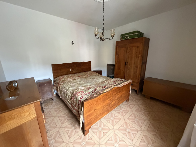 Nel cuore dei suggestivi Colli Euganei, proponiamo in vendita una spaziosa abitazione singola che...