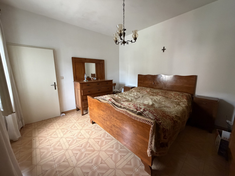 Nel cuore dei suggestivi Colli Euganei, proponiamo in vendita una spaziosa abitazione singola che...