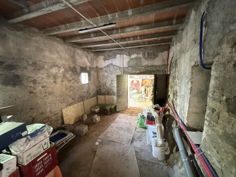 In posizione panoramica e sopraelevata, immersa nella quiete del bosco ma al tempo stesso comodis...