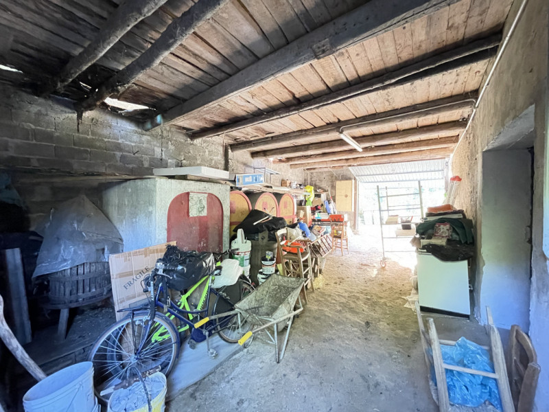 In posizione panoramica e sopraelevata, immersa nella quiete del bosco ma al tempo stesso comodis...