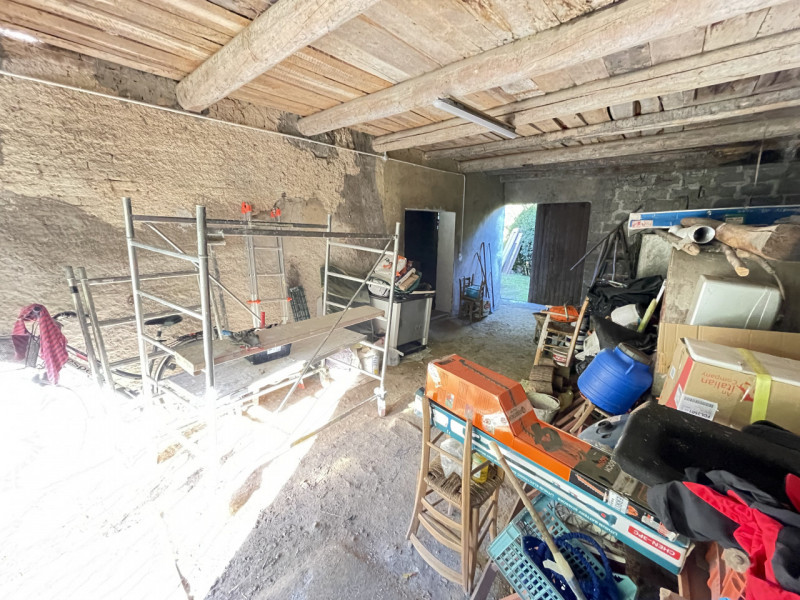 In posizione panoramica e sopraelevata, immersa nella quiete del bosco ma al tempo stesso comodis...