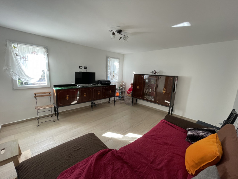 In posizione panoramica e sopraelevata, immersa nella quiete del bosco ma al tempo stesso comodis...