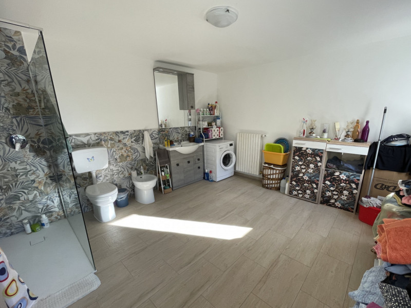 In posizione panoramica e sopraelevata, immersa nella quiete del bosco ma al tempo stesso comodis...