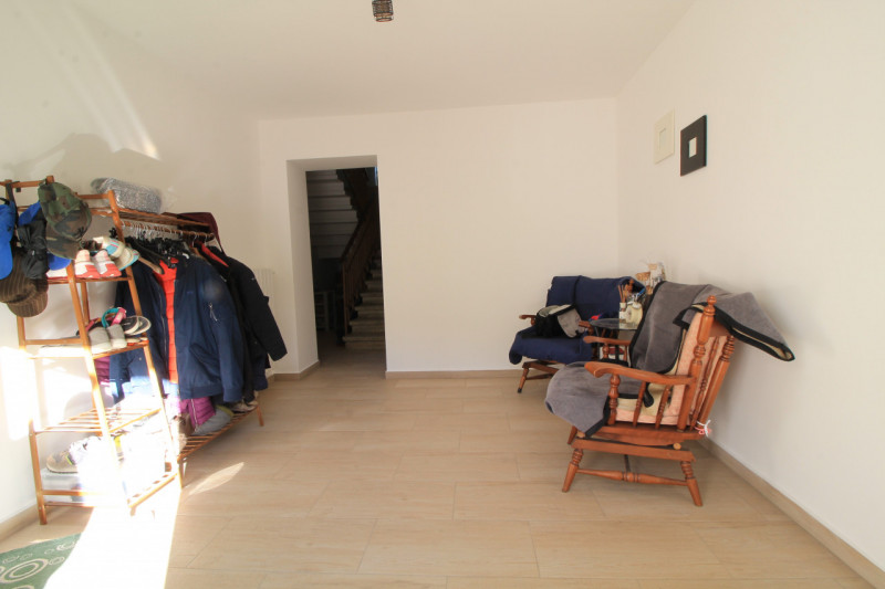 In posizione panoramica e sopraelevata, immersa nella quiete del bosco ma al tempo stesso comodis...