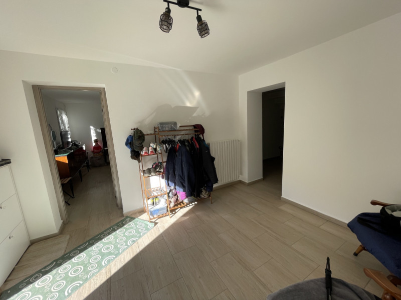 In posizione panoramica e sopraelevata, immersa nella quiete del bosco ma al tempo stesso comodis...