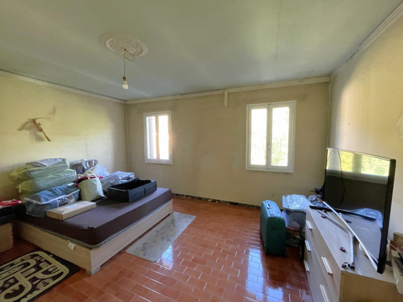 In posizione panoramica e sopraelevata, immersa nella quiete del bosco ma al tempo stesso comodis...