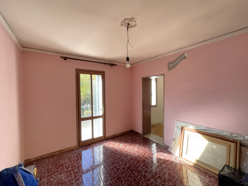 In posizione panoramica e sopraelevata, immersa nella quiete del bosco ma al tempo stesso comodis...