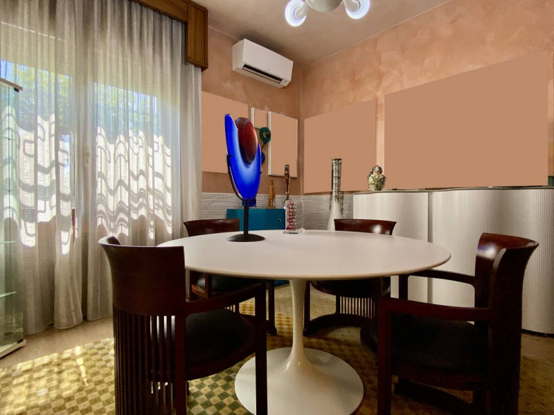 In una tranquilla strada interna di Anconetta, lontana dal traffico ma comodamente servita, propo...