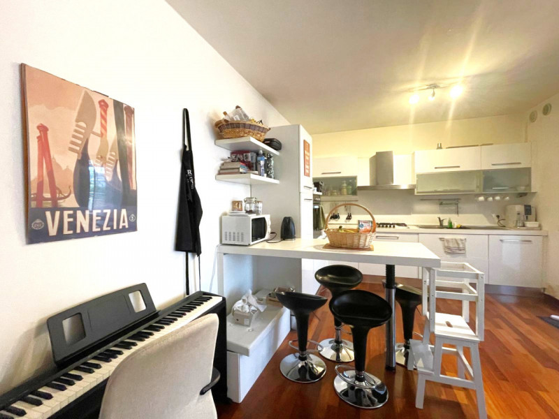 In una delle zone più richieste di Treviso, splendido appartamento situato in un elegante e raffi...