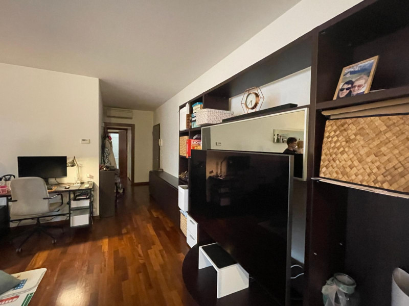 In una delle zone più richieste di Treviso, splendido appartamento situato in un elegante e raffi...