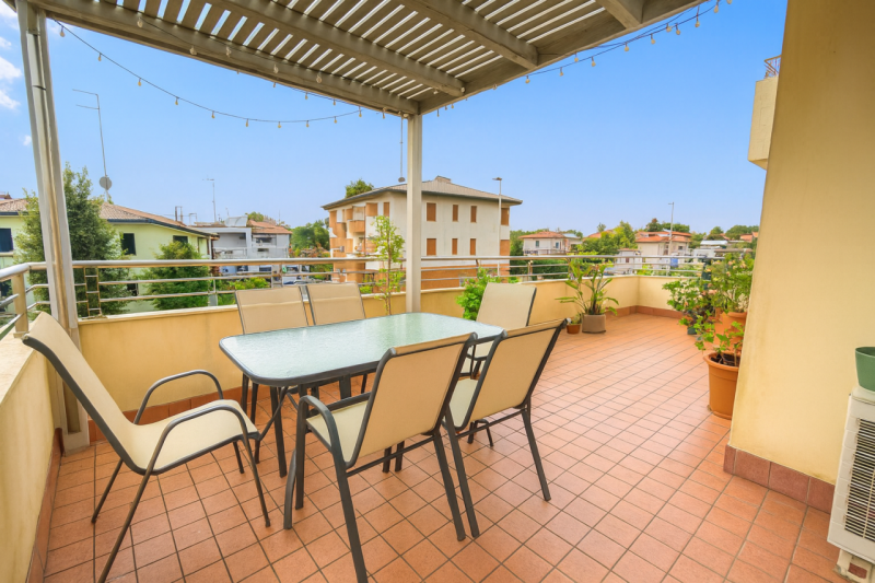 In una delle zone più richieste di Treviso, splendido appartamento situato in un elegante e raffi...