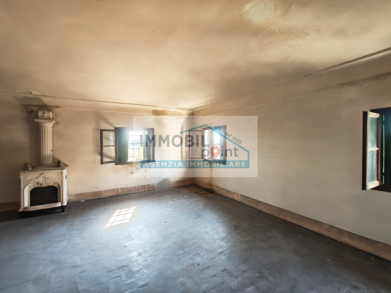 In una delle zone più affascinanti del Veneto, precisamente a Fossona di Cervarese Santa Croce, v...