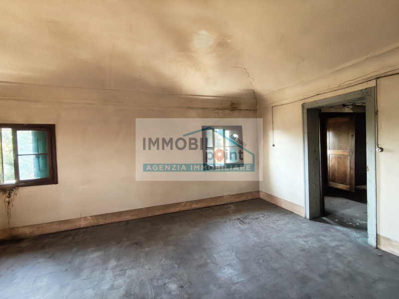 In una delle zone più affascinanti del Veneto, precisamente a Fossona di Cervarese Santa Croce, v...