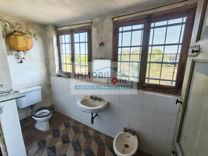 In una delle zone più affascinanti del Veneto, precisamente a Fossona di Cervarese Santa Croce, v...