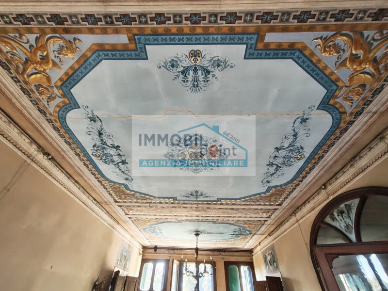 In una delle zone più affascinanti del Veneto, precisamente a Fossona di Cervarese Santa Croce, v...