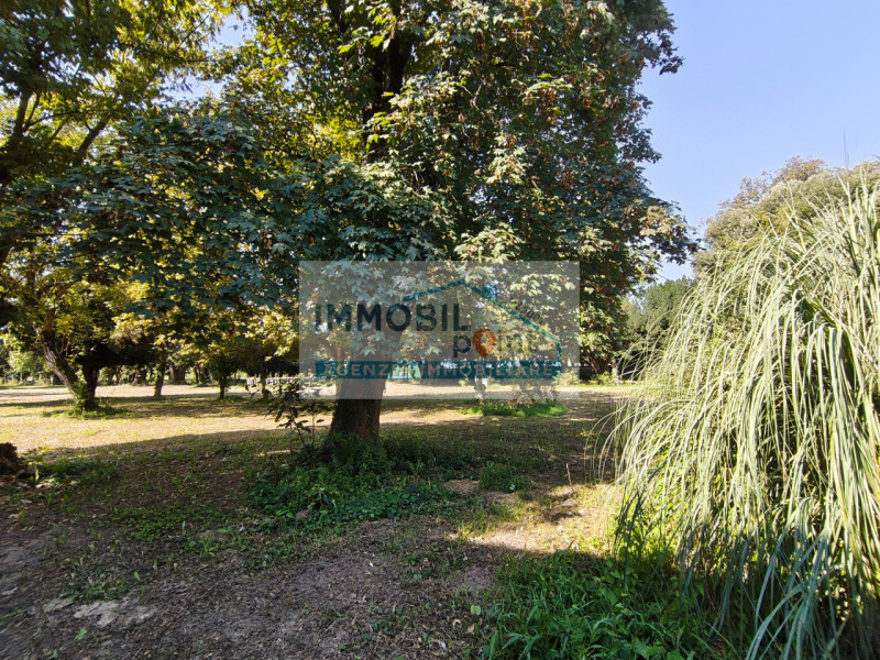 In una delle zone più affascinanti del Veneto, precisamente a Fossona di Cervarese Santa Croce, v...