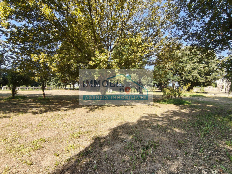 In una delle zone più affascinanti del Veneto, precisamente a Fossona di Cervarese Santa Croce, v...