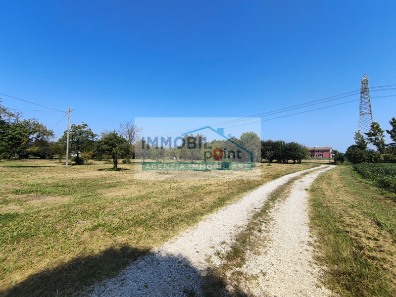 In una delle zone più affascinanti del Veneto, precisamente a Fossona di Cervarese Santa Croce, v...