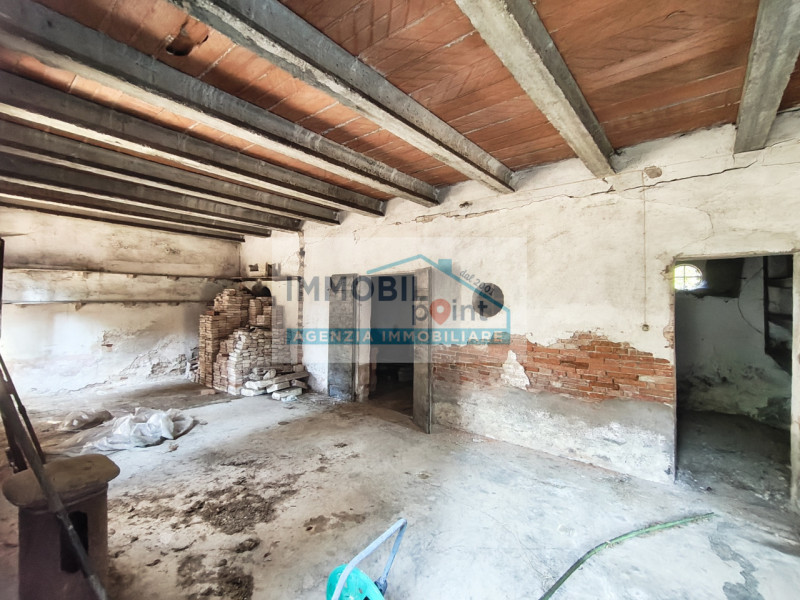 In una delle zone più affascinanti del Veneto, precisamente a Fossona di Cervarese Santa Croce, v...