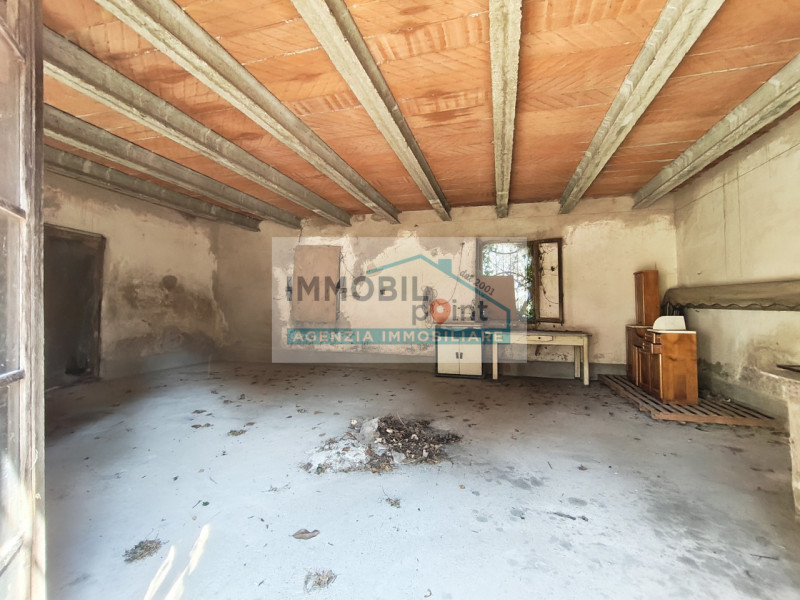 In una delle zone più affascinanti del Veneto, precisamente a Fossona di Cervarese Santa Croce, v...