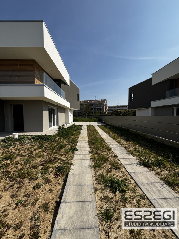 PADOVA*GUIZZA: Inserita in prestigioso contesto residenziale, con ottimi collegamenti, comoda ai ...