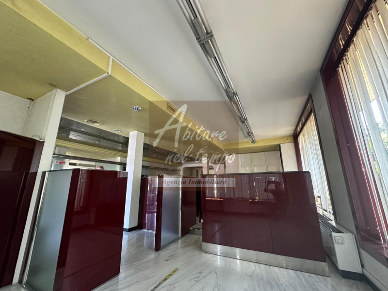 SAN GIORGIO IN BOSCO (PD) VIA VALSUGANA 151

Negozio fronte strada con parcheggio e ampie vetrine...