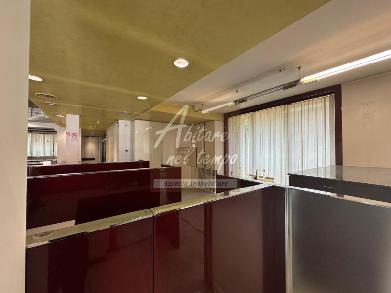 SAN GIORGIO IN BOSCO (PD) VIA VALSUGANA 151

Negozio fronte strada con parcheggio e ampie vetrine...