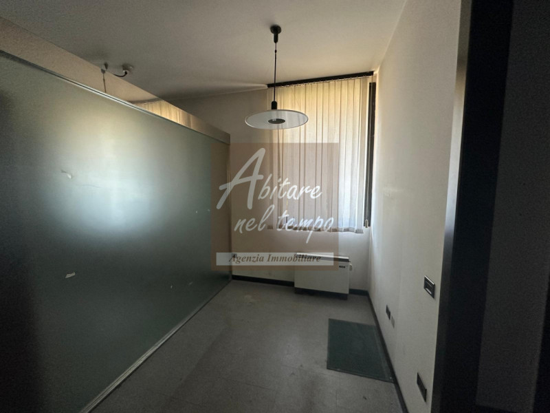 SAN GIORGIO IN BOSCO (PD) VIA VALSUGANA 151

Negozio fronte strada con parcheggio e ampie vetrine...