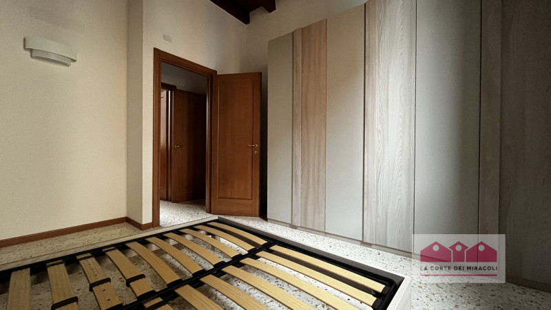 SOLO CONTRATTI CON RESIDENZA - CENTRO STORICO: MINI APPARTAMENTO SERVITO DA ASCENSORE. SOGGIORNO,...