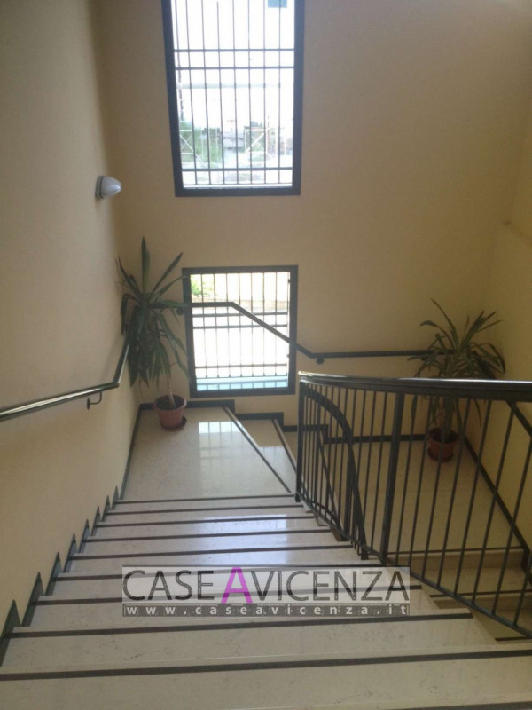 GRISIGNANO DI ZOCCO - C.E.F- Interessante e moderno ufficio di circa mq 85 sito al primo piano co...