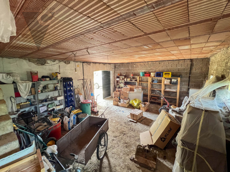 Ad Arzergrande, in zona tranquilla e immersa nel verde, proponiamo in vendita un ampio rustico su...