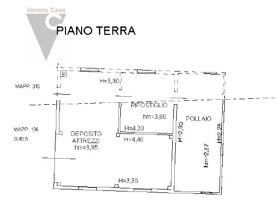 Ad Arzergrande, in zona tranquilla e immersa nel verde, proponiamo in vendita un ampio rustico su...