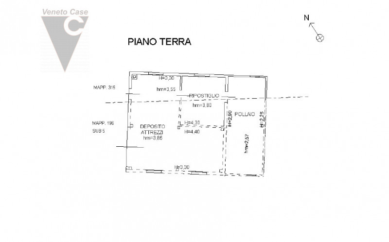 Ad Arzergrande, in zona tranquilla e immersa nel verde, proponiamo in vendita un ampio rustico su...