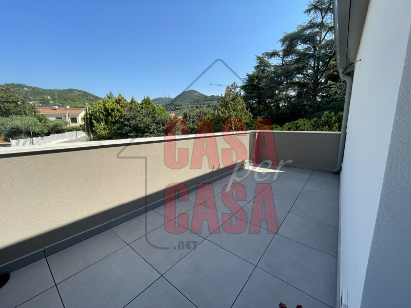 Rif. C278 - Proponiamo in vendita casa singola ad Este, si estende su ben 180 mq e si presenta co...