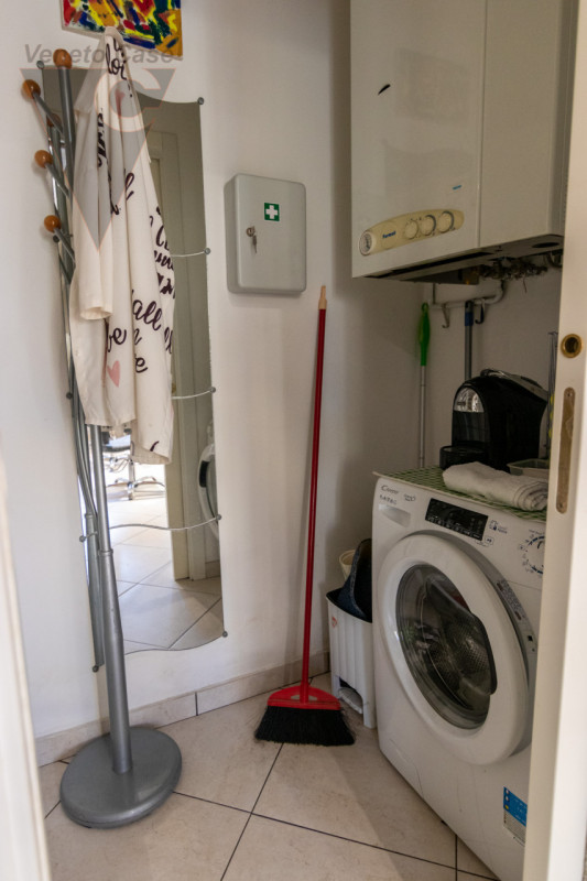 Scopri un'opportunità unica nel cuore del quartiere di Crocifisso! Proponiamo in affitto un elega...