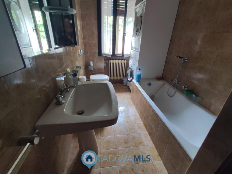 ALBIGNASEGO - CASA SINGOLA CON CAPANNONE DI 420 MQ

Immobile in esclusiva al Gruppo Padova MLS

P...