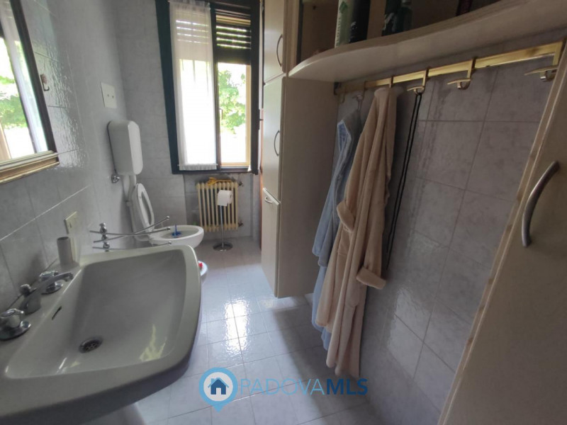 ALBIGNASEGO - CASA SINGOLA CON CAPANNONE DI 420 MQ

Immobile in esclusiva al Gruppo Padova MLS

P...