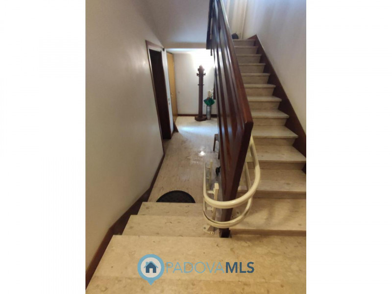 ALBIGNASEGO - CASA SINGOLA CON CAPANNONE DI 420 MQ

Immobile in esclusiva al Gruppo Padova MLS

P...