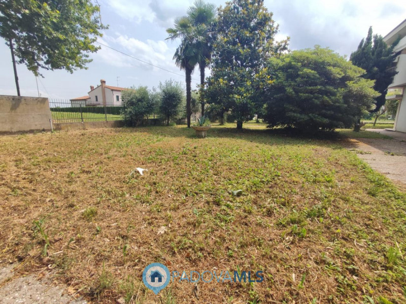 ALBIGNASEGO - CASA SINGOLA CON CAPANNONE DI 420 MQ

Immobile in esclusiva al Gruppo Padova MLS

P...