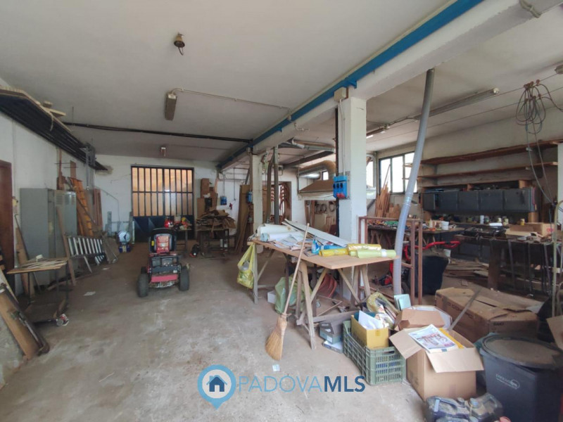 ALBIGNASEGO - CASA SINGOLA CON CAPANNONE DI 420 MQ

Immobile in esclusiva al Gruppo Padova MLS

P...