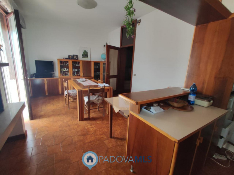 ALBIGNASEGO - CASA SINGOLA CON CAPANNONE DI 420 MQ

Immobile in esclusiva al Gruppo Padova MLS

P...