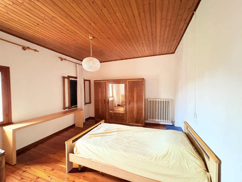 In zona semicentrale e comoda ai principali servizi del paese, proponiamo in vendita due abitazio...