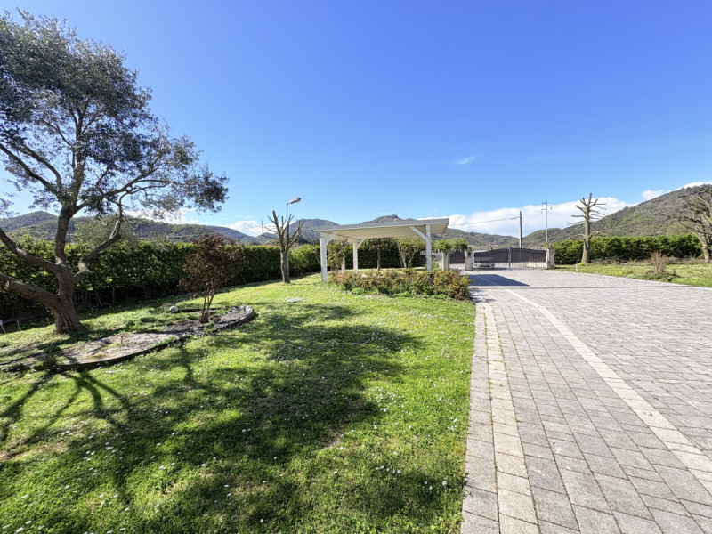 Alle porte di Galzignano, in posizione tranquilla ma non distante dal centro, proponiamo in vendi...