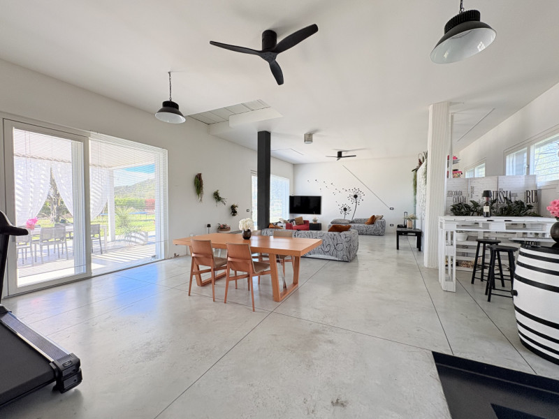 Alle porte di Galzignano, in posizione tranquilla ma non distante dal centro, proponiamo in vendi...