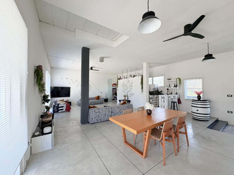 Alle porte di Galzignano, in posizione tranquilla ma non distante dal centro, proponiamo in vendi...