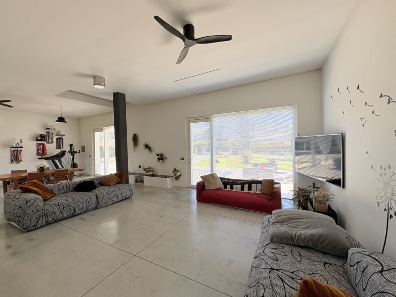 Alle porte di Galzignano, in posizione tranquilla ma non distante dal centro, proponiamo in vendi...