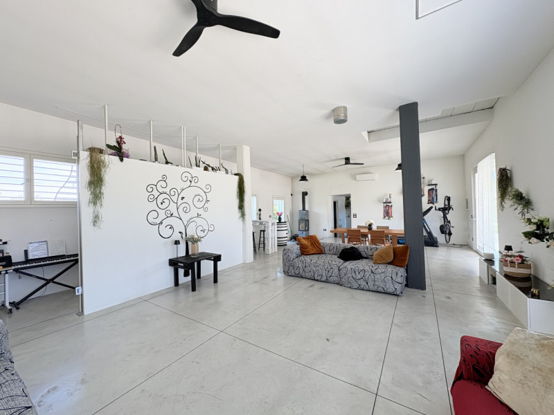 Alle porte di Galzignano, in posizione tranquilla ma non distante dal centro, proponiamo in vendi...