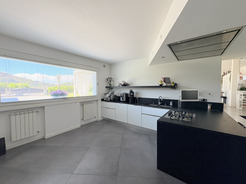 Alle porte di Galzignano, in posizione tranquilla ma non distante dal centro, proponiamo in vendi...