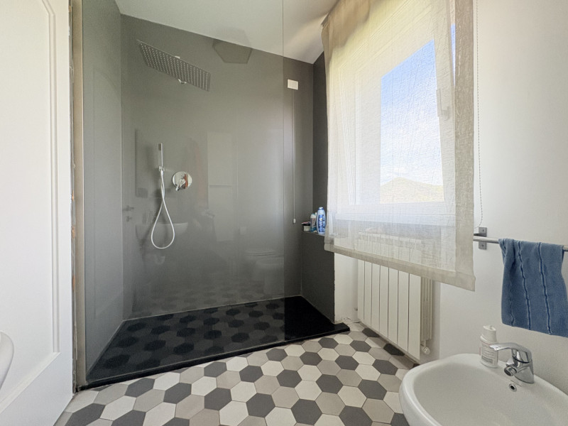 Alle porte di Galzignano, in posizione tranquilla ma non distante dal centro, proponiamo in vendi...